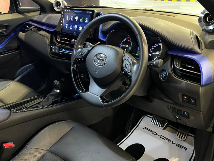 CH-R HYBRID - Image 7